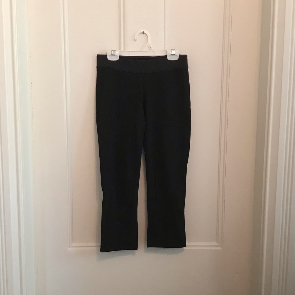 Lulu crops with zipper/mesh detail